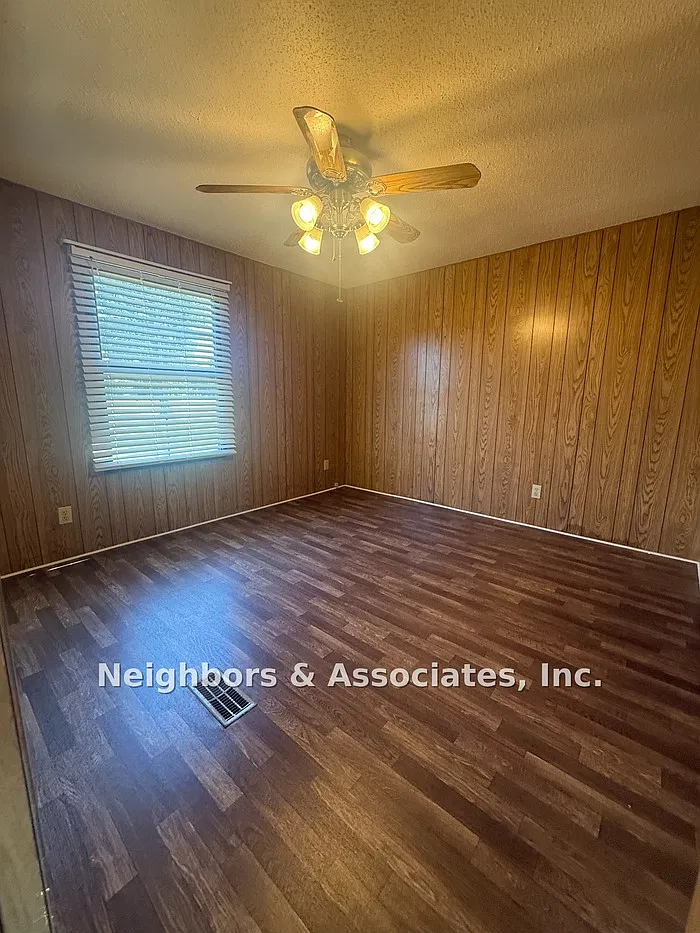 4350 N Carolina Ave — Photo 2