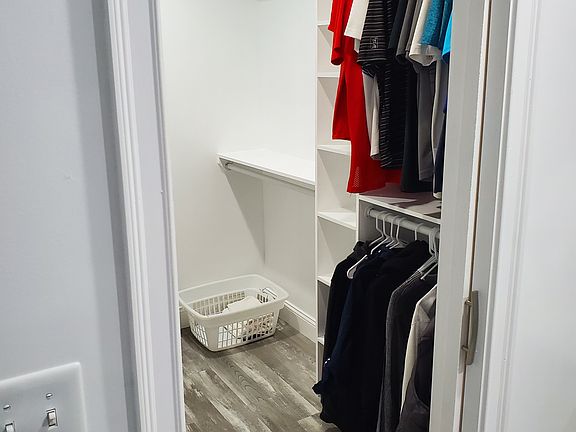 5th image of 2409 W Washington Pl