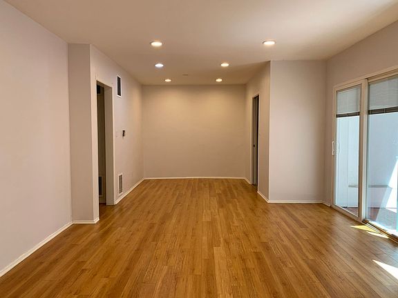 3rd image of 521 N Sweetzer Ave APT 1