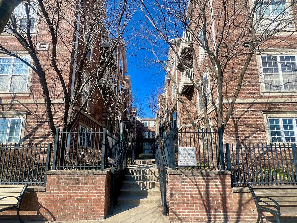 Courtyard Entrance from 1st St