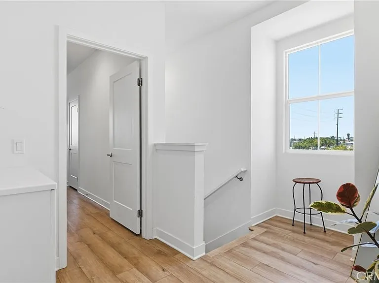 2560 Valentina Way — Photo 33