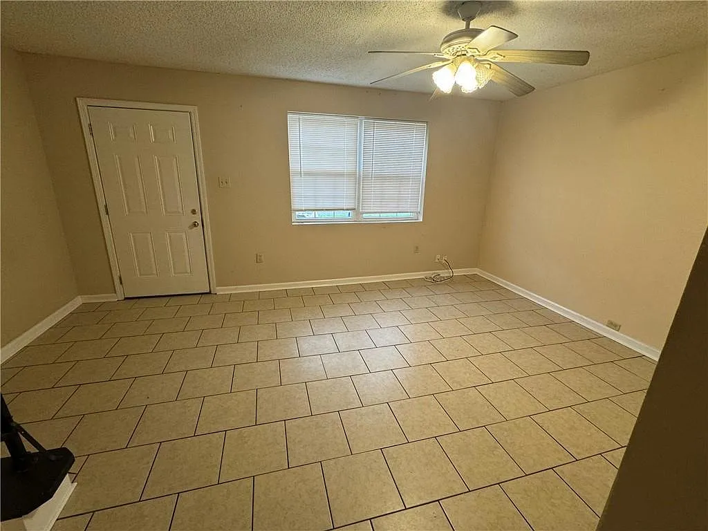2 bed, 1120 sqft, $1,300 — Photo 4