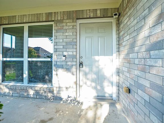 4th image of 3327 Apple Dale Dr