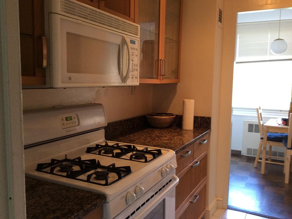 2nd image of 4000 Tunlaw Rd NW APT 820