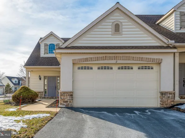 2 Pfautz Cir, Elizabethtown, PA 17022