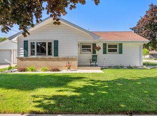 2225 Lexington Dr, Manitowoc, WI 54220