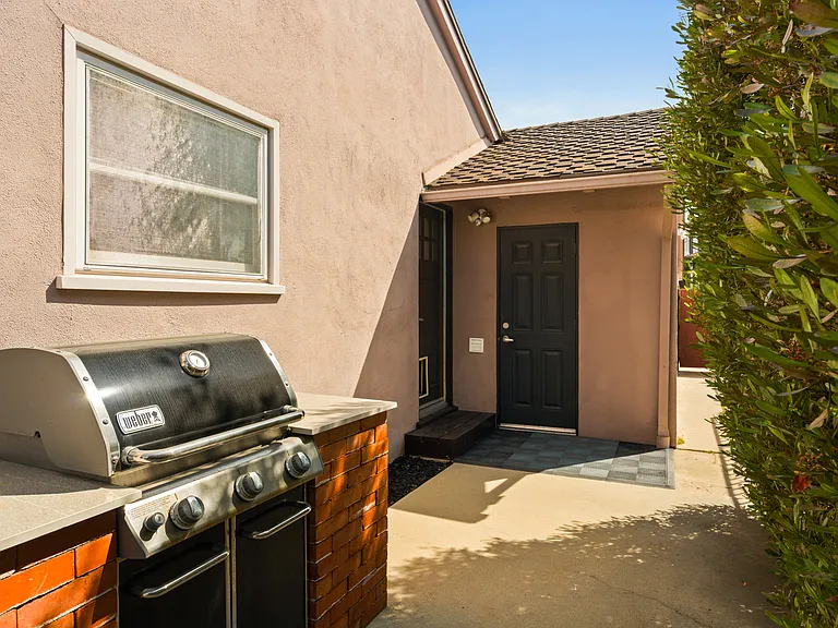 6213 S Corning Ave — Photo 12