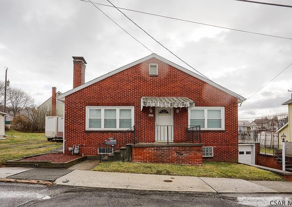 1st image of 904 N Main St
