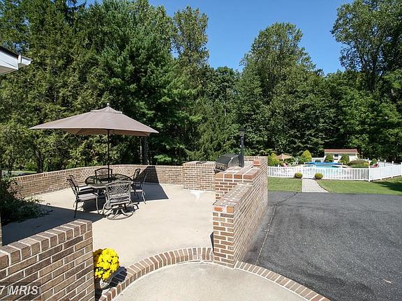 3rd image of 709 Millwood Dr