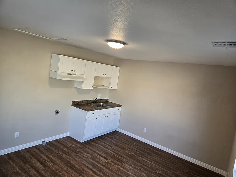 2020 S Sultana Ave #B — Photo 3