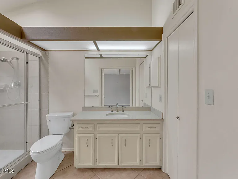 620 Lakeway Dr — Photo 36