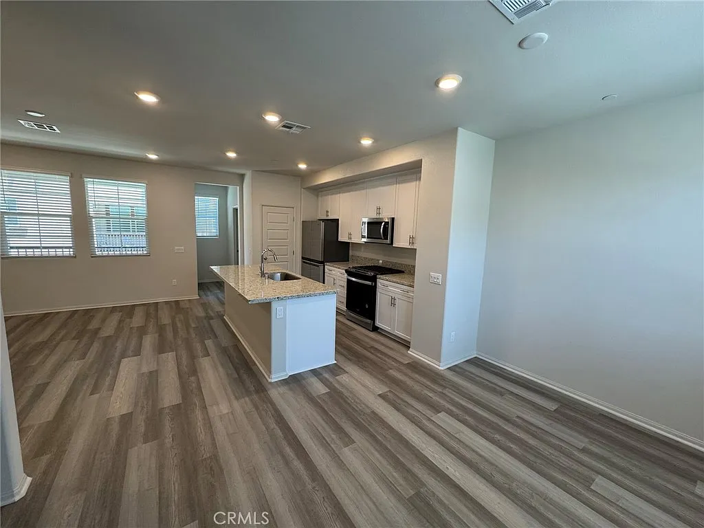2 bed, 2.5 bath, 1387 sqft, $3,000 — Photo 4