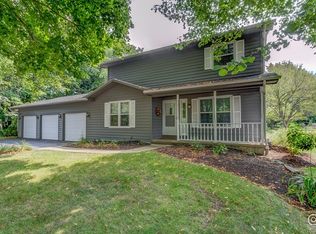 2850 Greenwood Acres Dr, Dekalb, IL 60115