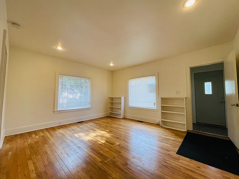 1323 Leonard St NE — Photo 11