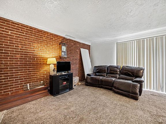 4th image of 3324 Hanna Ave