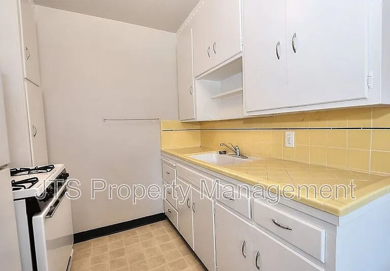 4439 V St #5 — Photo 23