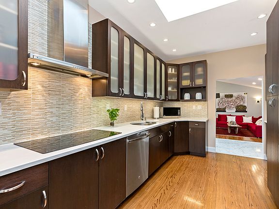 4th image of 15 Stonewall Ln
