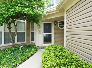 724 Clover Hill Ct, Elk Grove Village, IL 60007