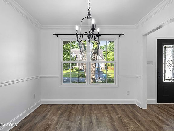 3rd image of 10820 Parkgate Ln