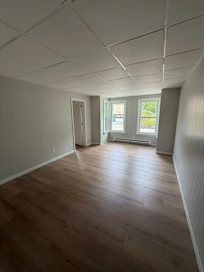 3 bed, $1,950 — Photo 2