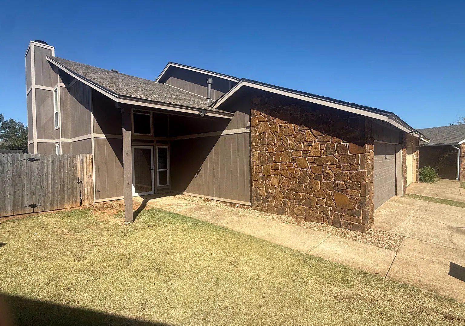 2221 Shadowridge Ct — Photo 2