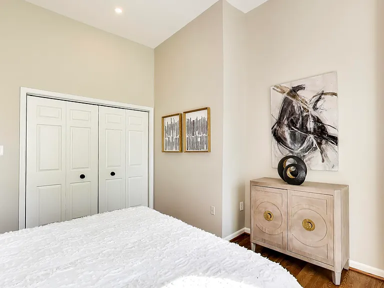 1238 Linden Pl NE — Photo 13