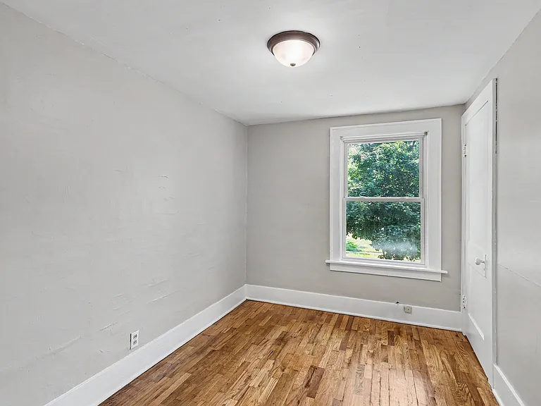 1210 W Barnes Ave — Photo 9