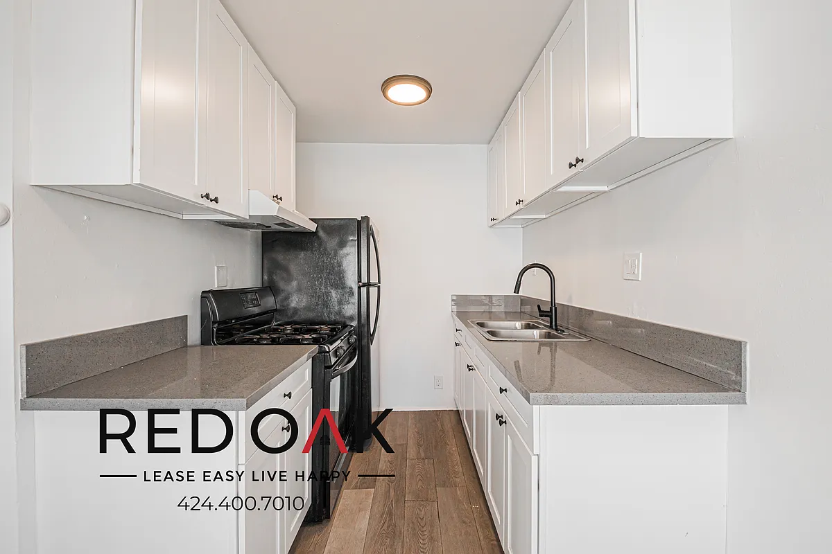 Building Photo - 252 E 79th St #262
