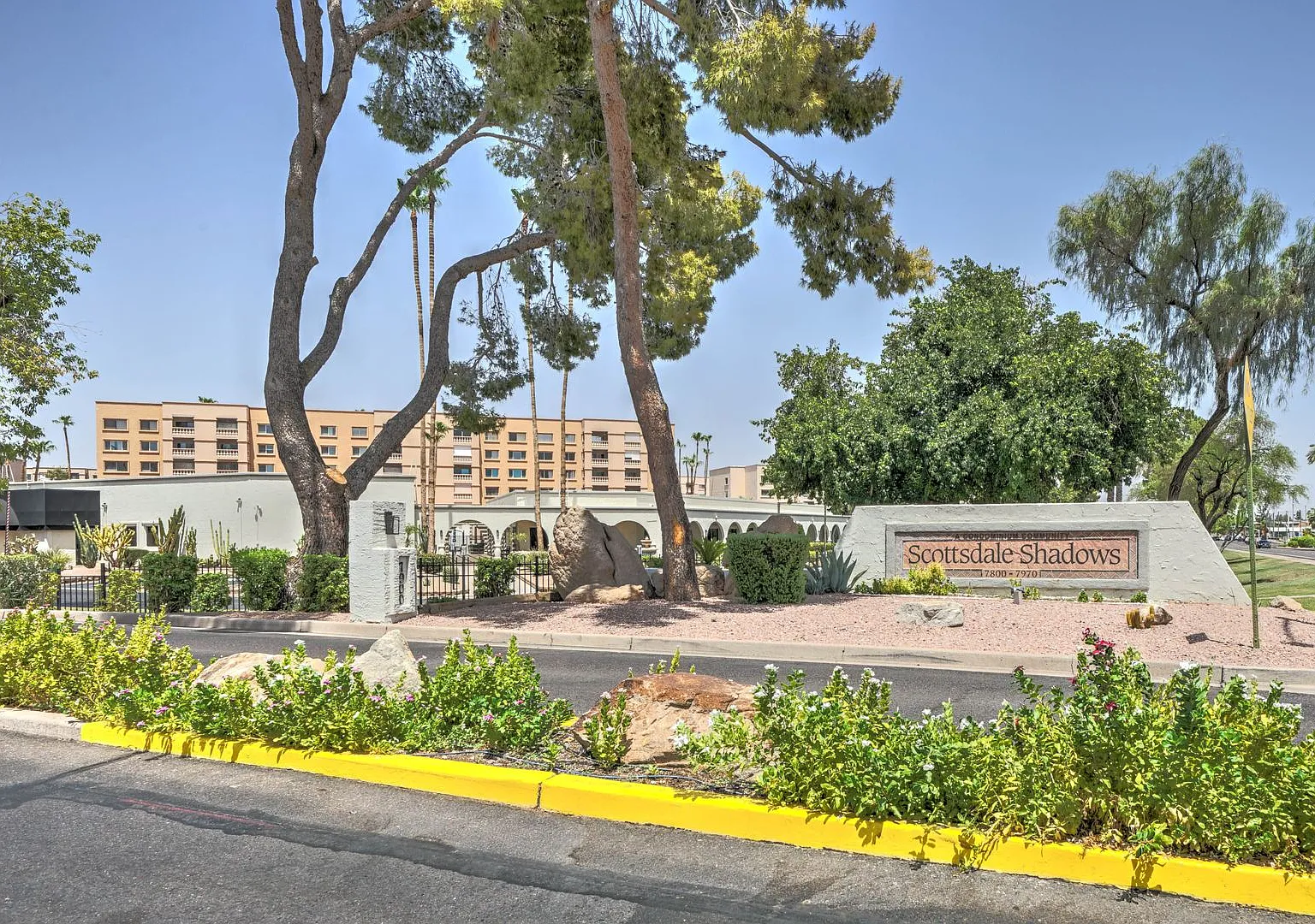 $500 Move in Special! Scottsdale Shadows 2Bed 2Bath Condo includes W/T/S utilities! — Photo 2