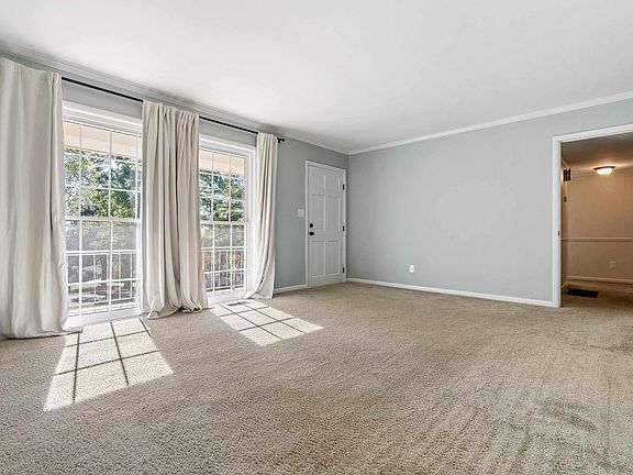 4th image of 2520 Fleetway Dr