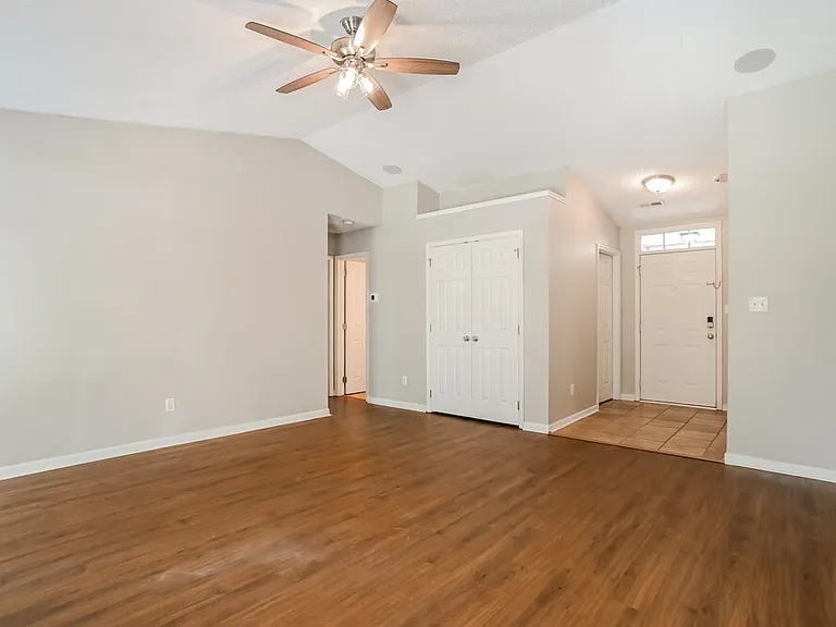 9928 Peppermint Ln — Photo 3