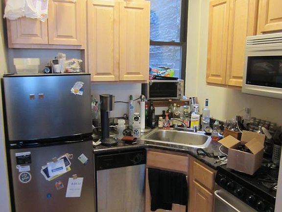 3rd image of 162 W 80th St APT 2D