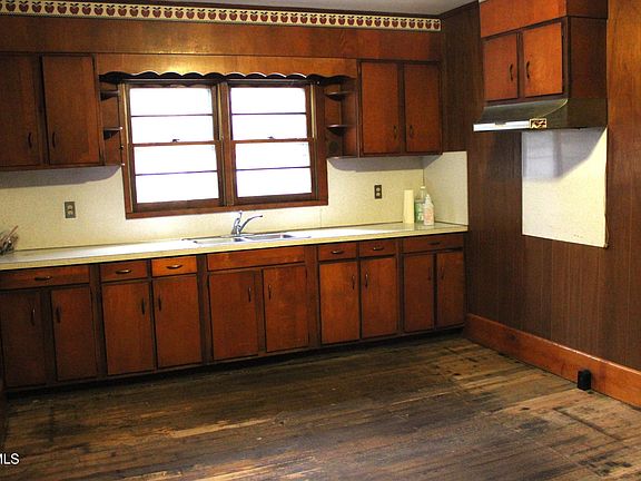 3rd image of 106 River Rd