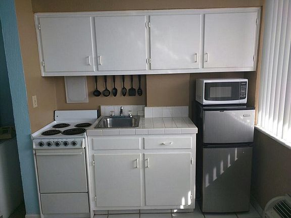 3rd image of 1233 S Atlantic Ave #315