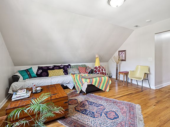3rd image of 3571 W Cortland St