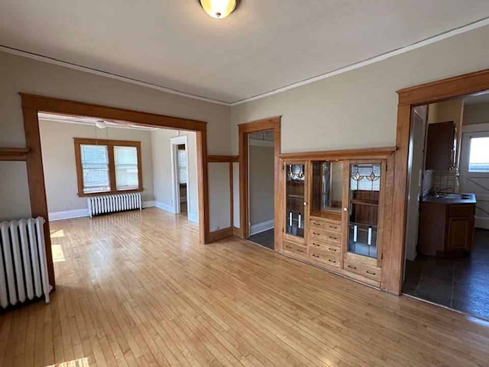 Freshly Renovated 2BR Apartments Near UWM Heat Included
