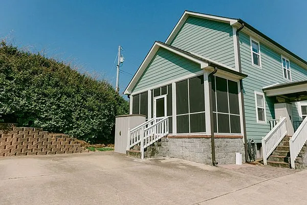 3 bed, 2.5 bath, 1530 sqft, $2,225 — Photo 2