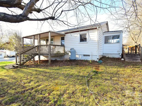 8 Donna Dr, Candler, NC 28715