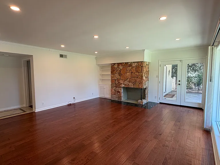 1385 Greenmont Dr — Photo 10