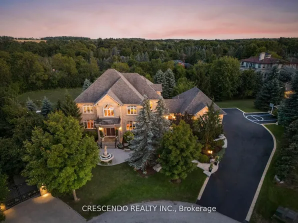 2 Prince Adam Ct, King, ON L7B 1M1