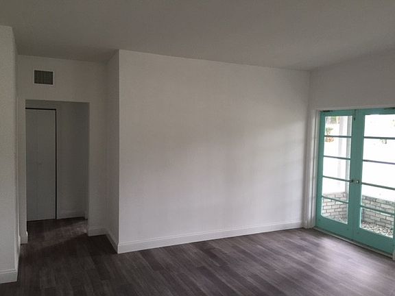 4th image of 1317 Canberra Ave