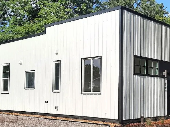 909 Elm St, Bay City, MI 48706