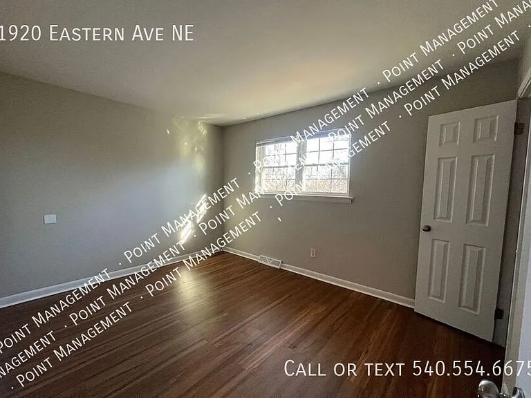 1920 Eastern Ave NE — Photo 8