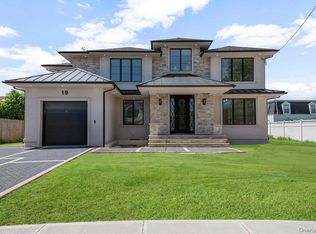 19 Maple Ave, Cedarhurst, NY 11516