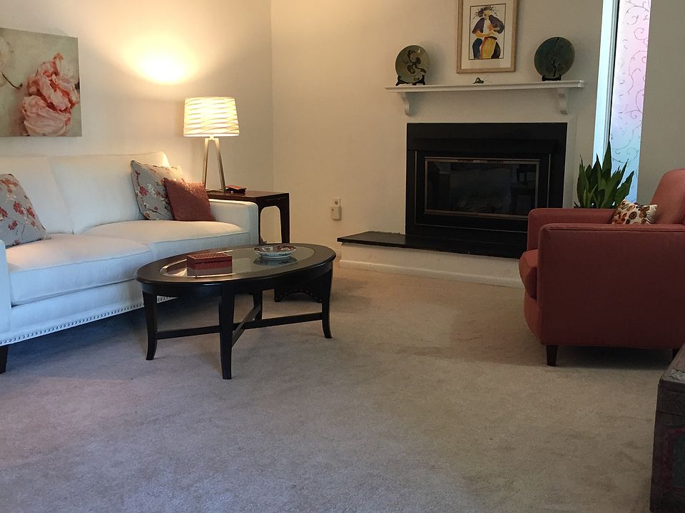 1st image of 133 Hollister Way N