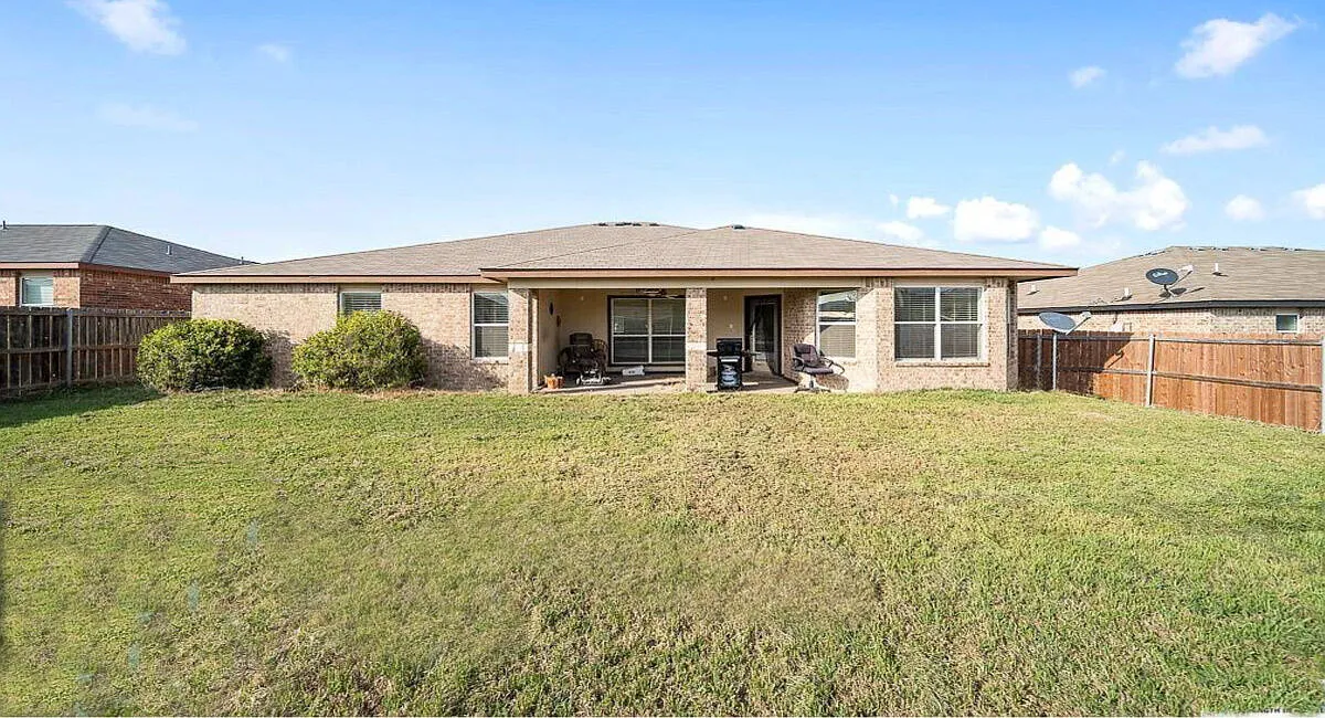 4 bed, 2.0 bath, 1920 sqft, $1,650 — Photo 2
