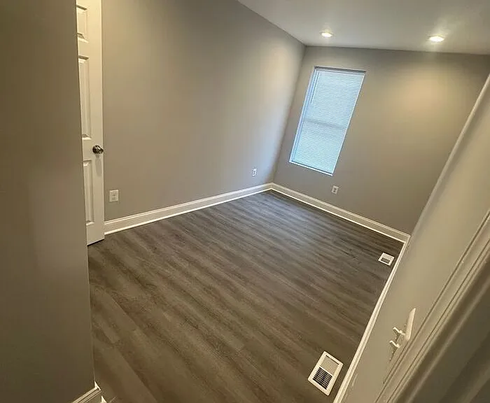 2400 Shirley Ave — Photo 8