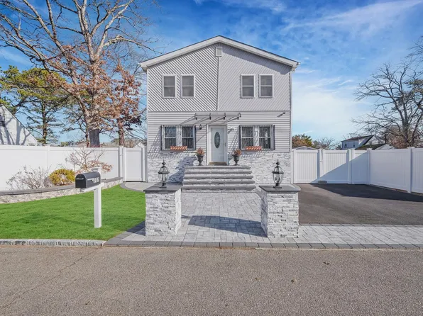 107 S 28th Street, Wyandanch, NY 11798