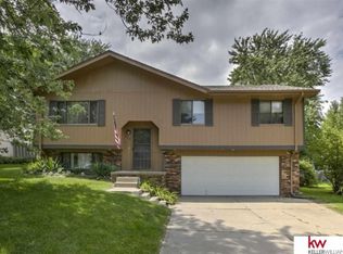 508 Pioneer Rd, Papillion, NE 68046