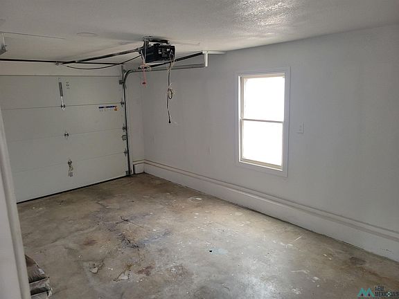 3rd image of 918 W Van Buren Ave